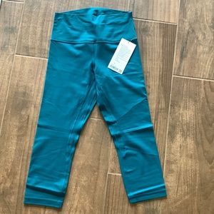 BRAND NEW align Crop 21”